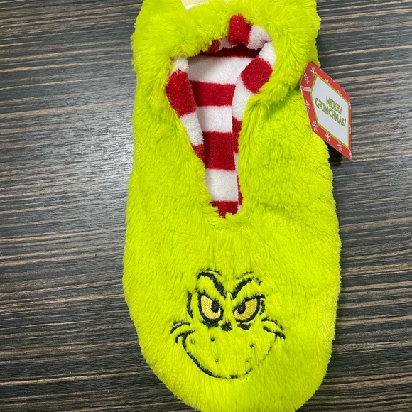 the Grinch Shoes Nwt The Grinch Footlet Size 4 Poshmark